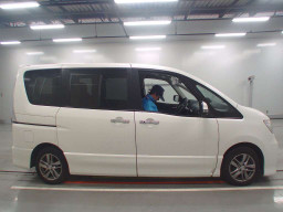 2011 Nissan Serena