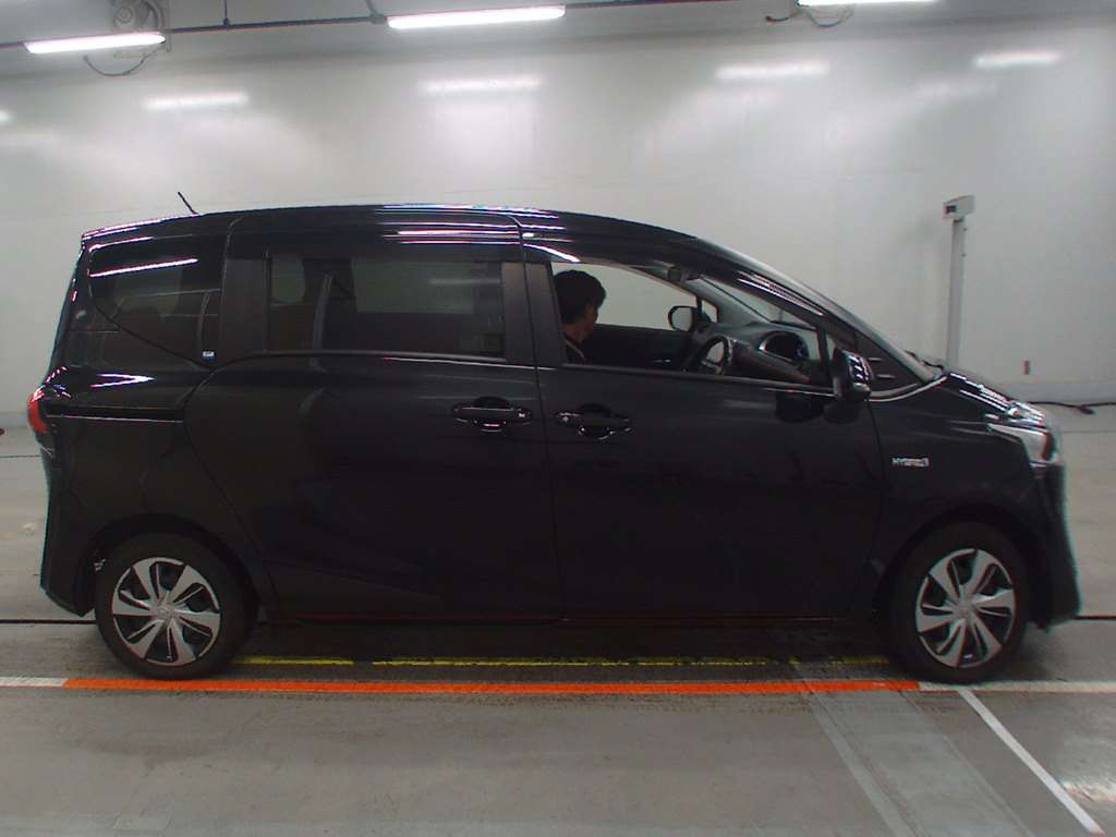 2019 Toyota Sienta NHP170G[2]