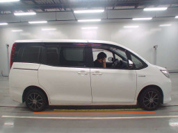 2014 Toyota Noah