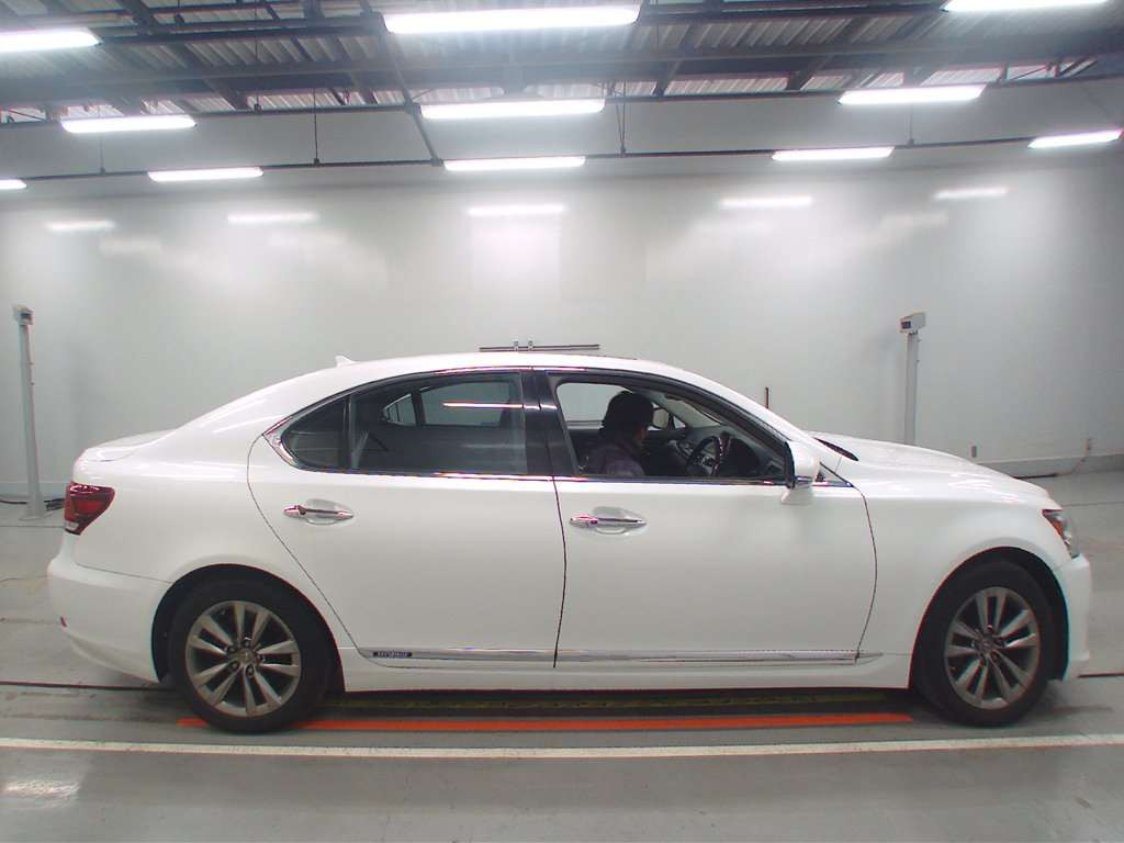 2013 Lexus LS UVF45[2]