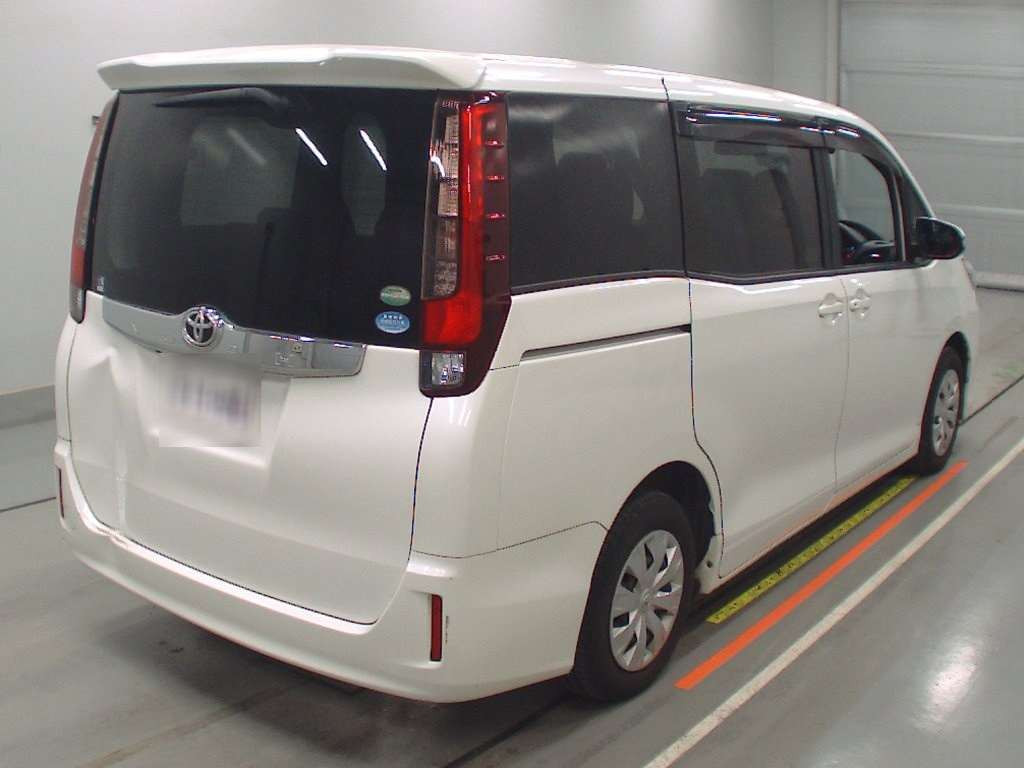 2015 Toyota Noah ZRR80G[1]