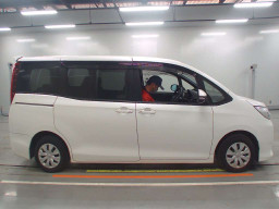 2015 Toyota Noah