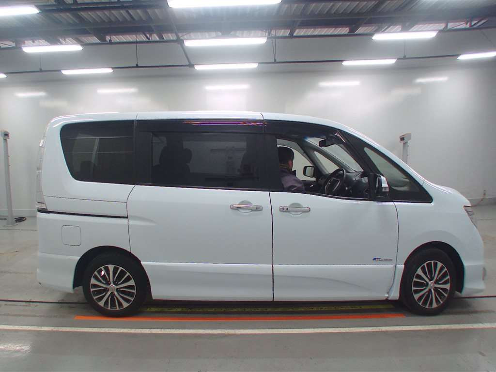 2014 Nissan Serena HFC26[2]