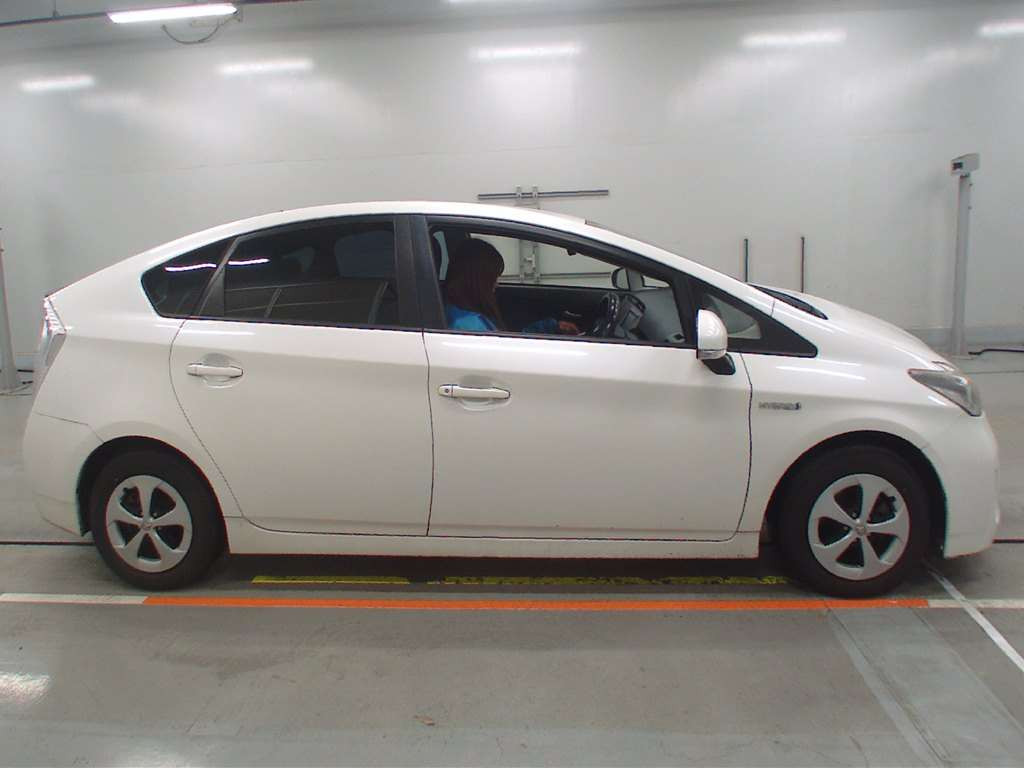 2012 Toyota Prius ZVW30[2]