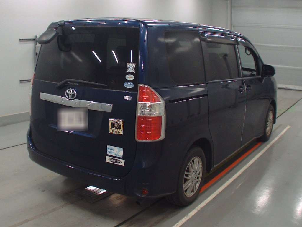 2009 Toyota Noah ZRR70G[1]