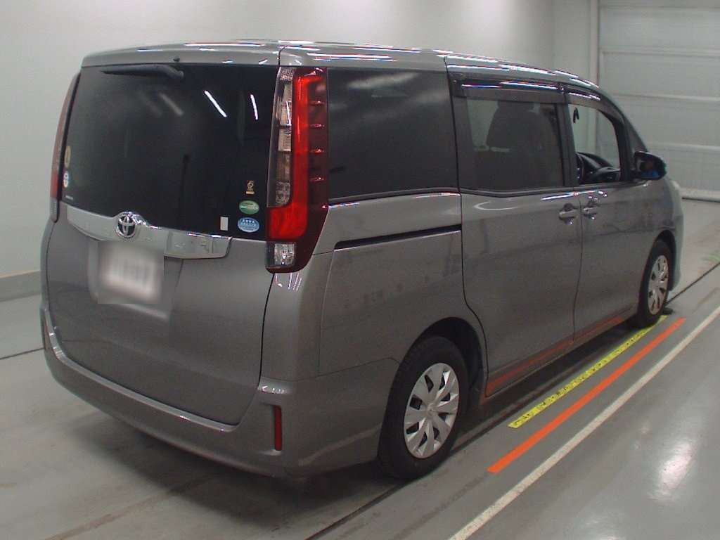 2015 Toyota Noah ZRR80G[1]