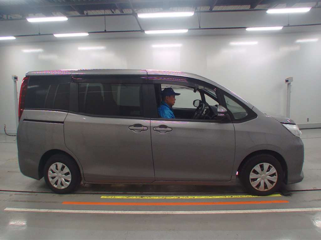 2015 Toyota Noah ZRR80G[2]