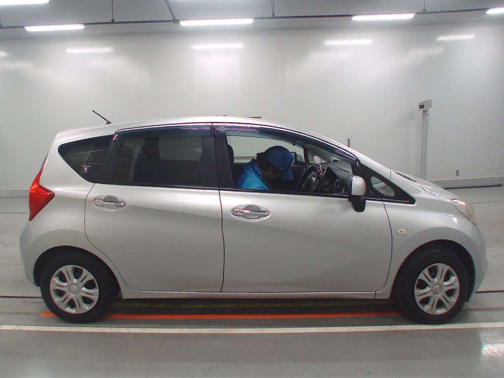 2013 Nissan Note E12[2]