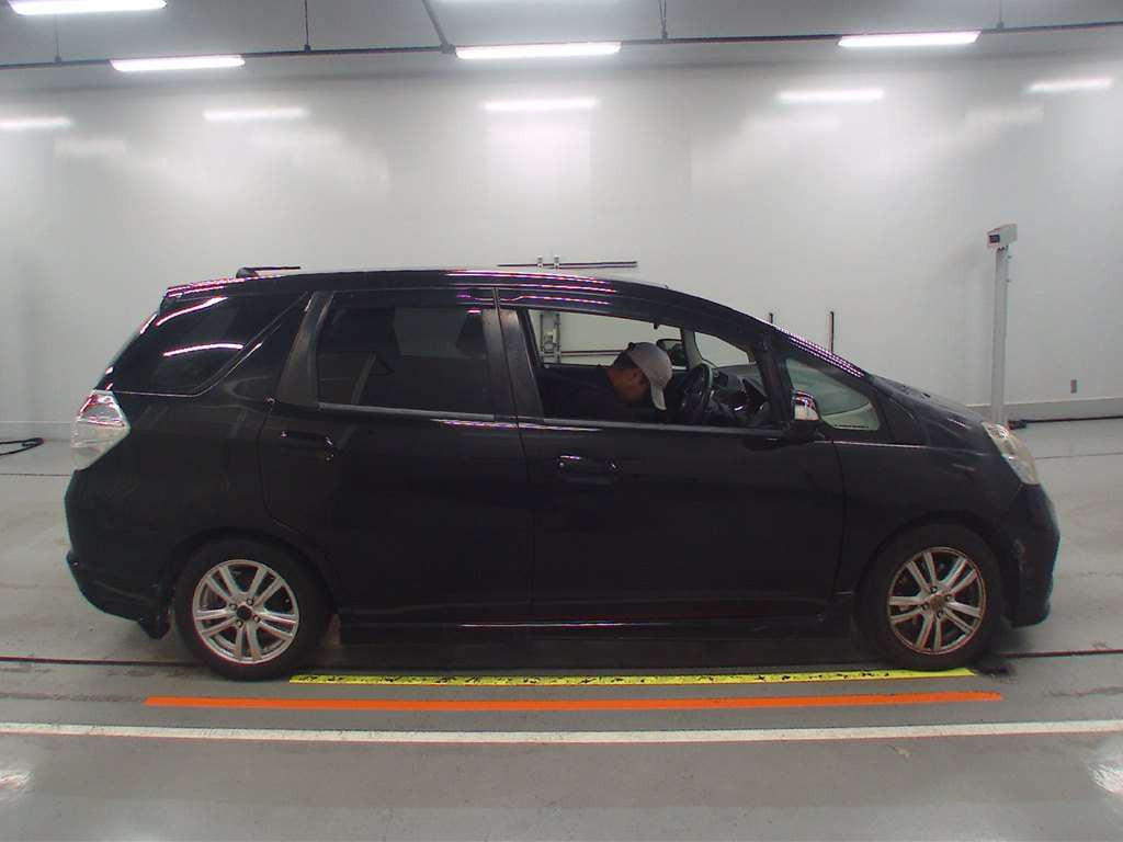 2014 Honda Fit Shuttle GG7[2]