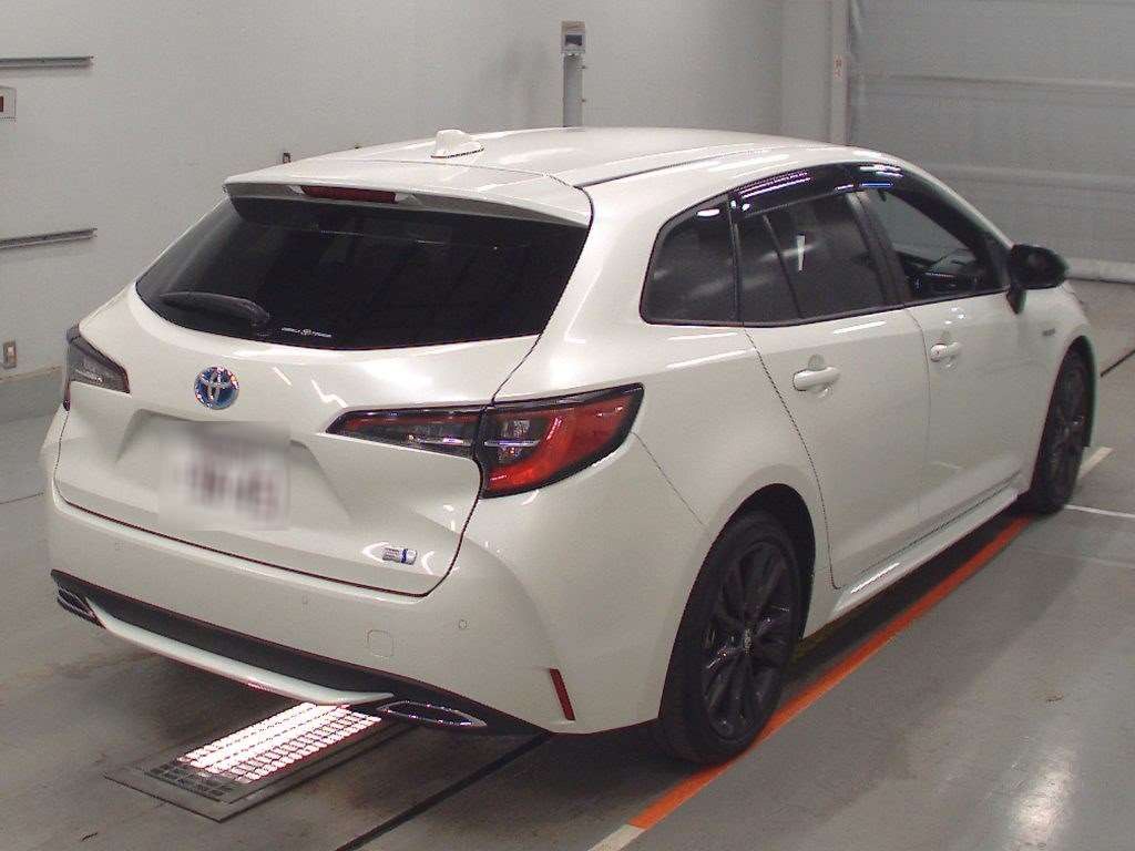 2020 Toyota Corolla Touring Wagon ZWE211W[1]