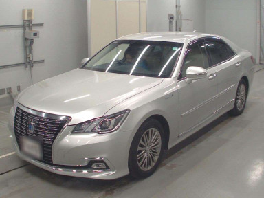 2017 Toyota Crown Hybrid