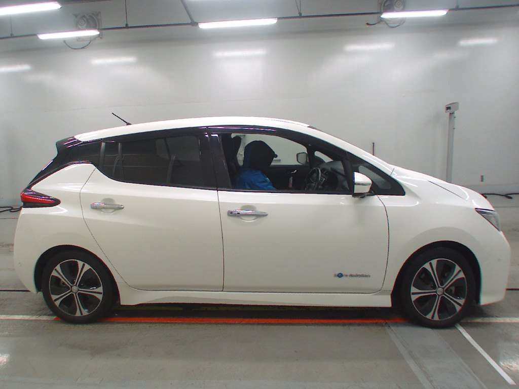 2017 Nissan Leaf ZE1[2]