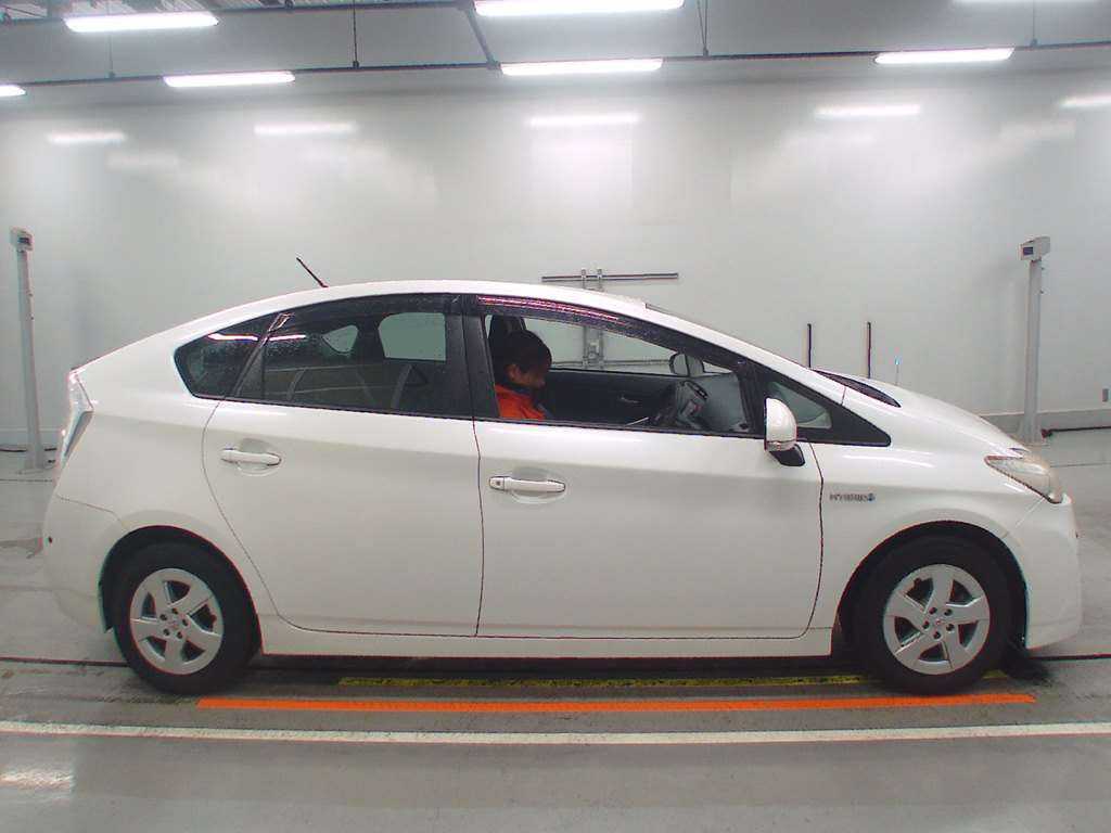 2010 Toyota Prius ZVW30[2]