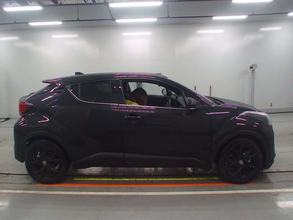 2023 Toyota C-HR NGX10[2]