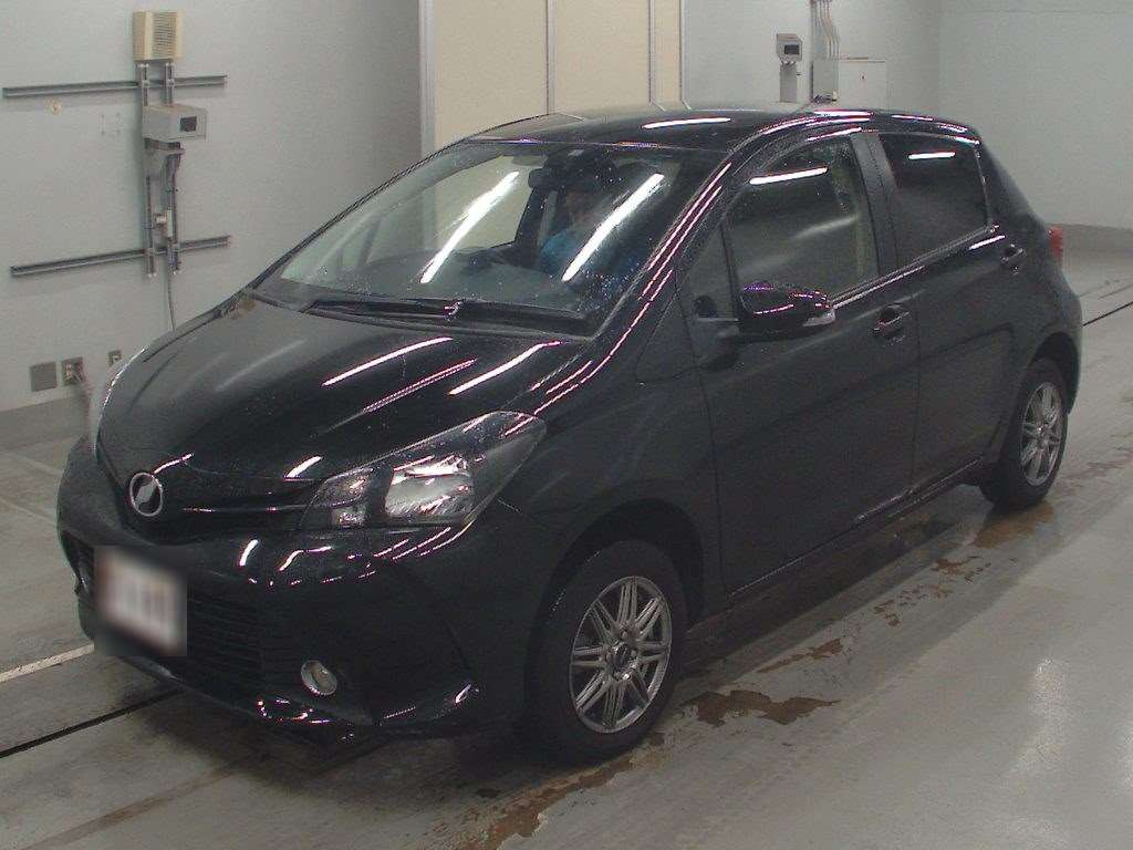 2017 Toyota Vitz NSP135[0]