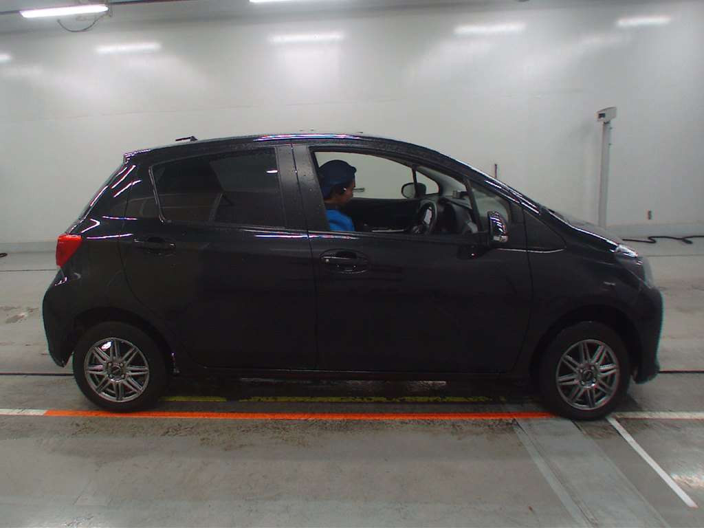 2017 Toyota Vitz NSP135[2]