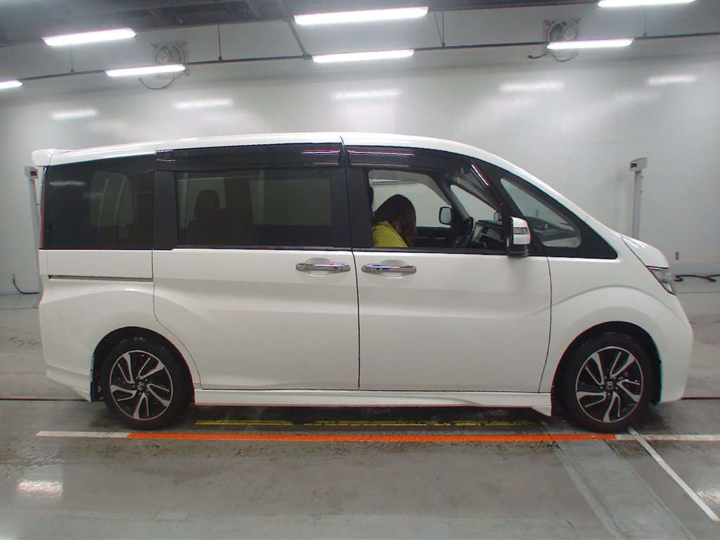 2016 Honda Step WGN Spada RP3[2]