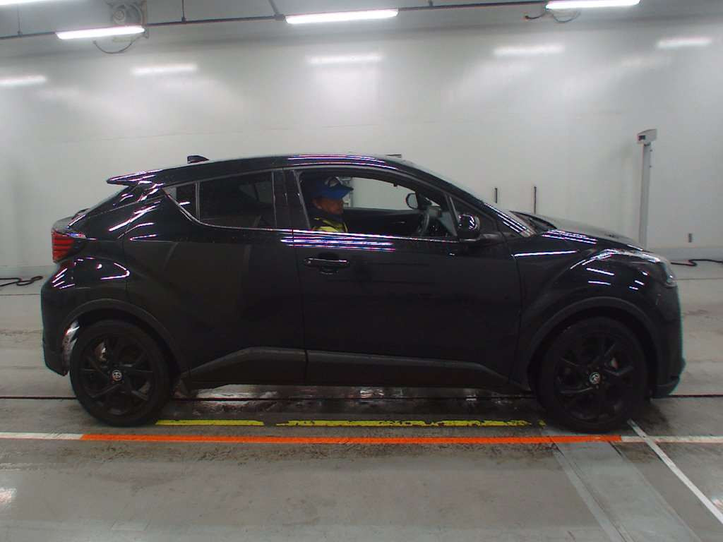 2023 Toyota C-HR NGX10[2]