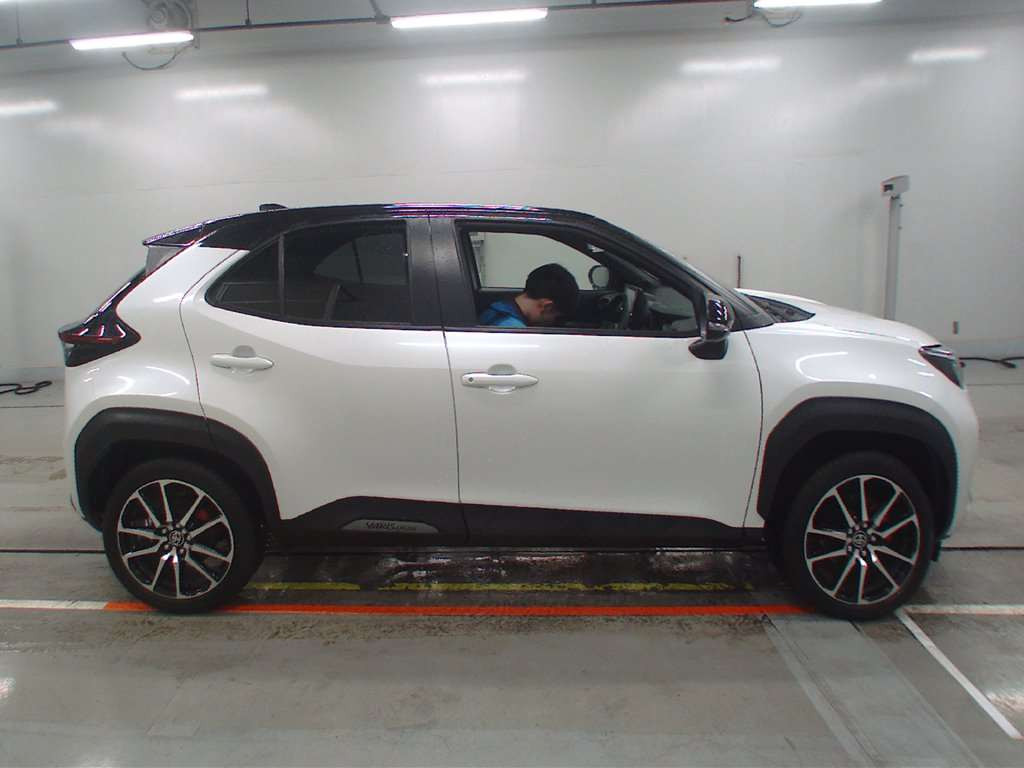 2023 Toyota YARIS CROSS MXPB10[2]