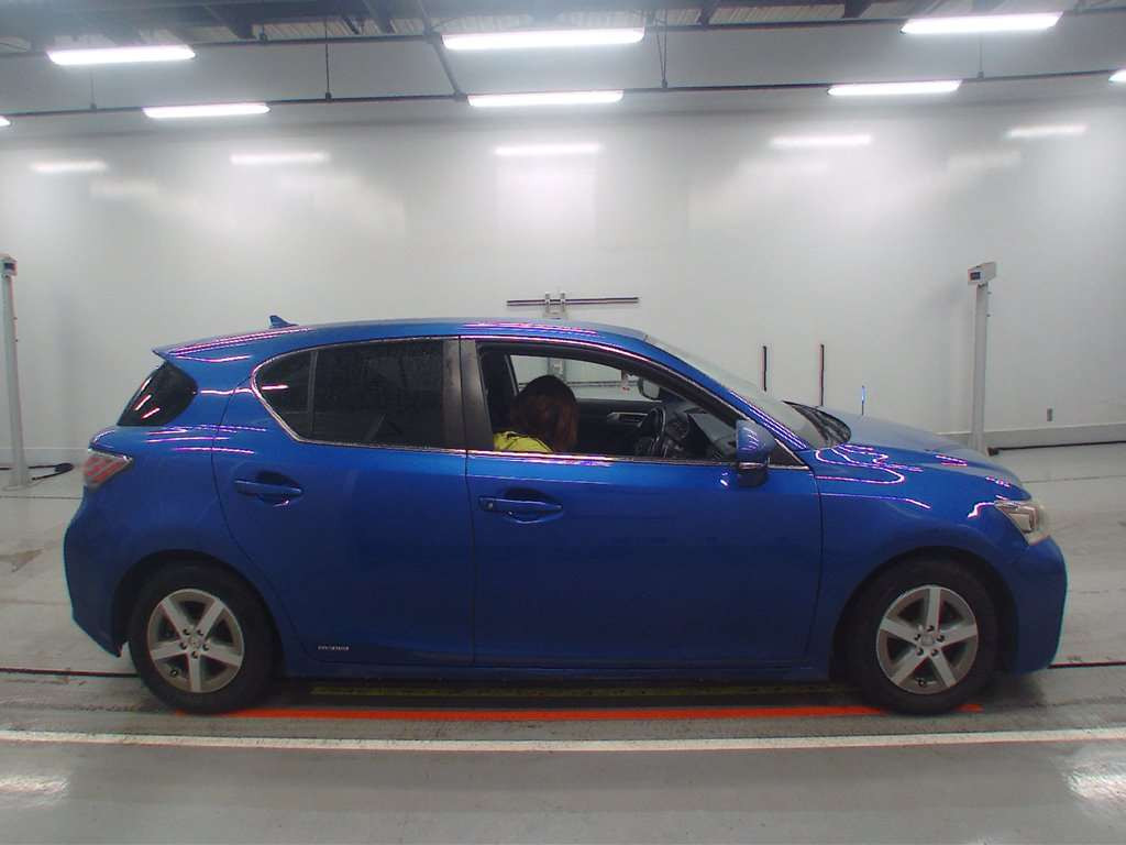 2011 Lexus CT ZWA10[2]