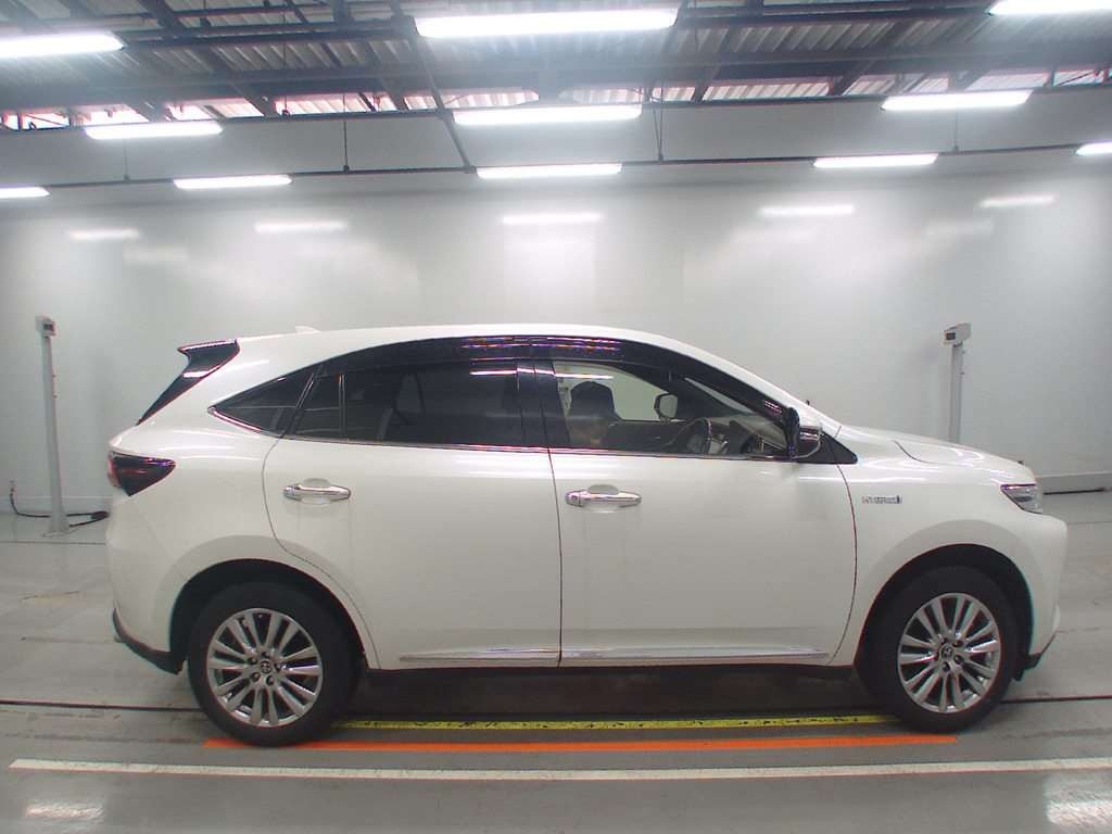 2018 Toyota Harrier Hybrid AVU65W[2]