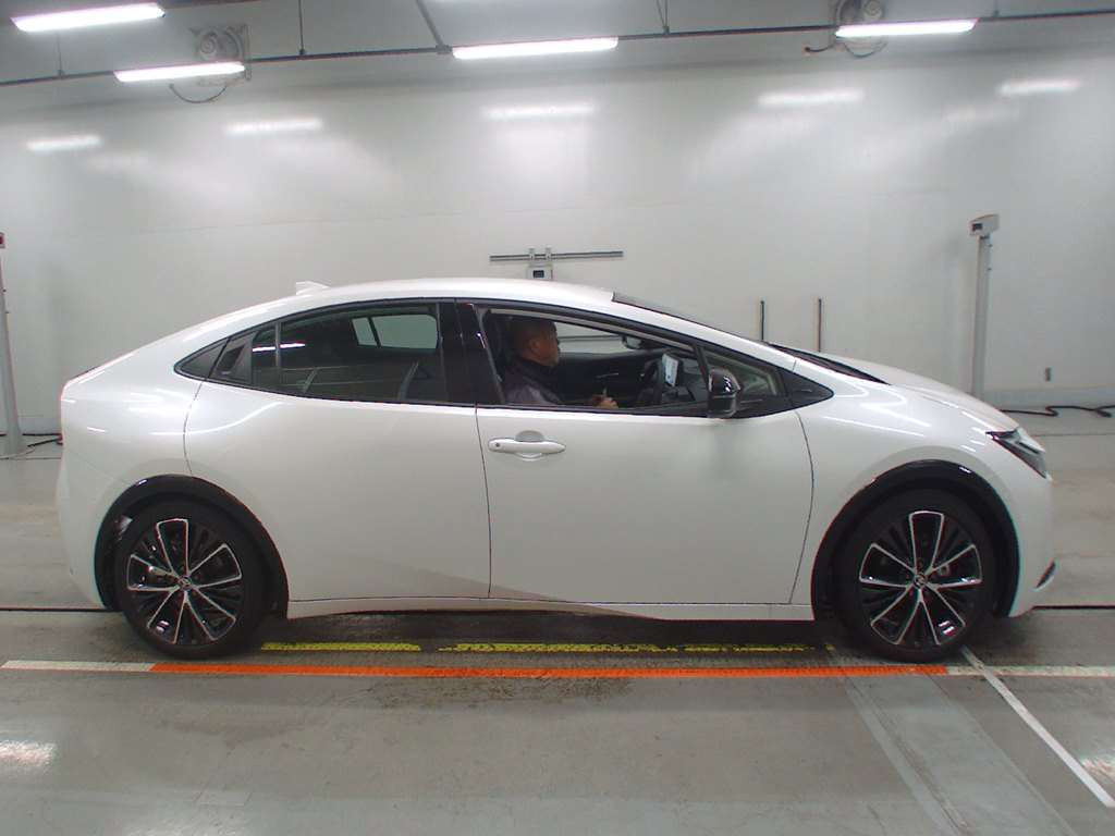 2023 Toyota Prius MXWH60[2]