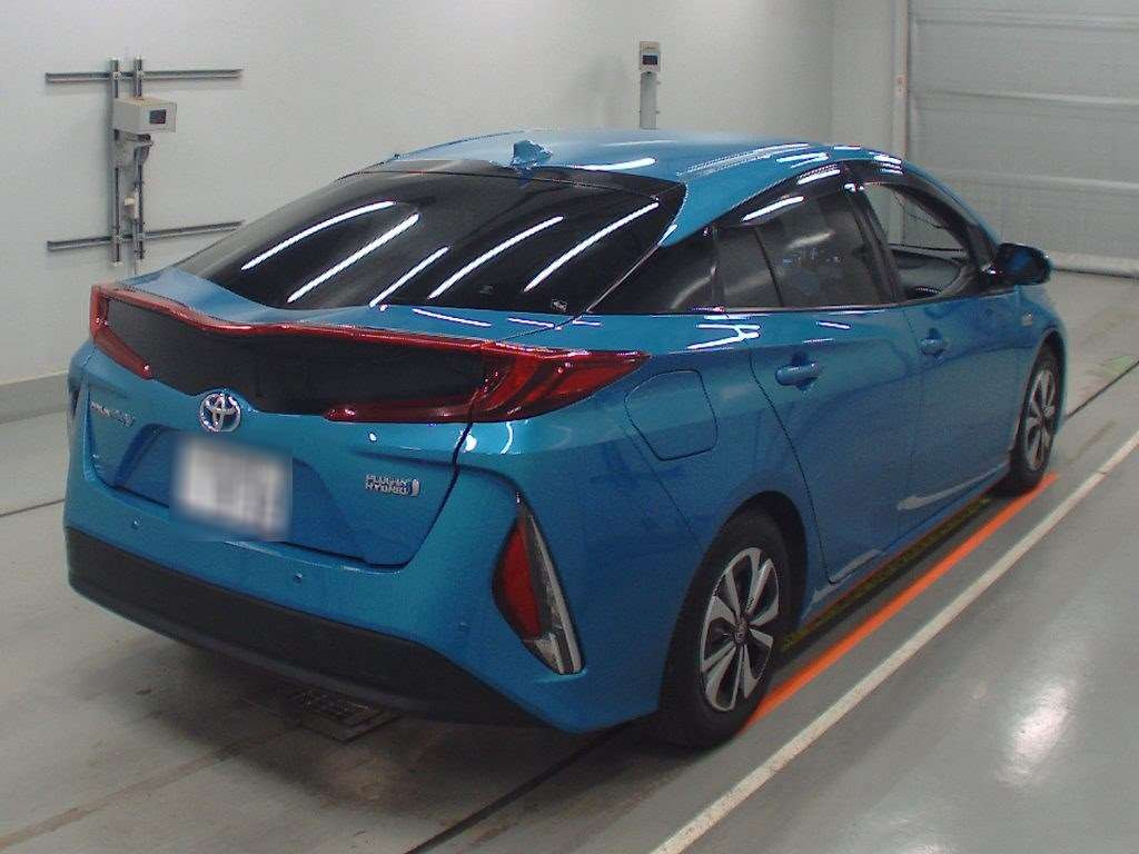 2017 Toyota Prius PHV ZVW52[1]