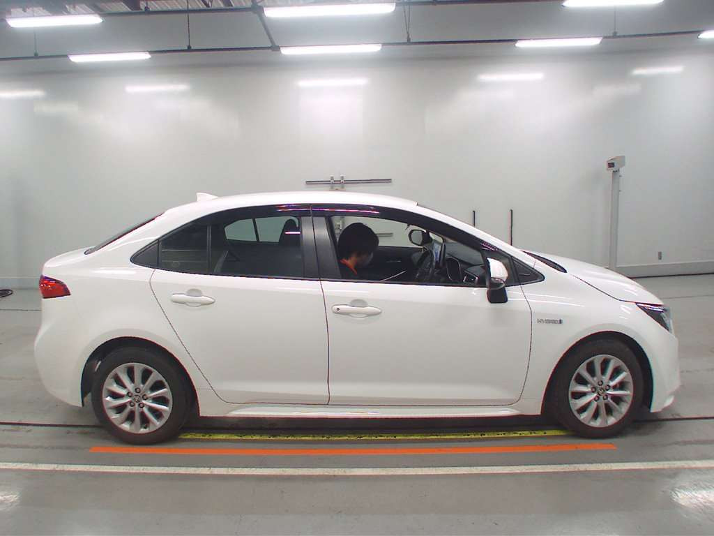 2020 Toyota Corolla Sedan ZWE211[2]