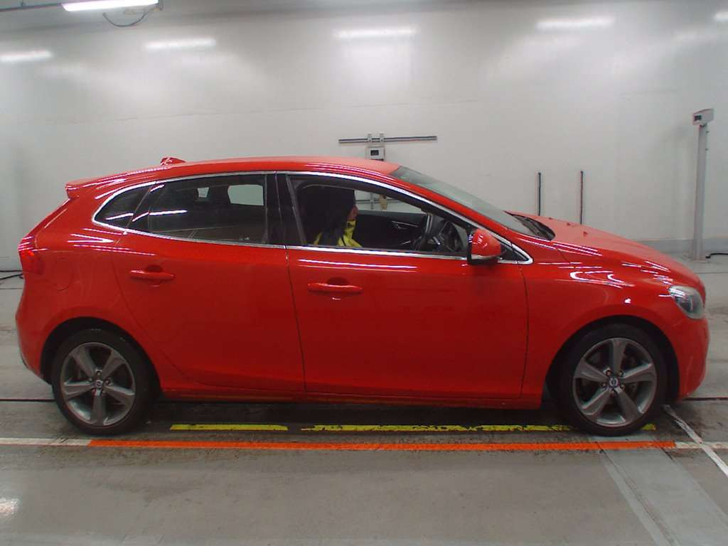 2014 Volvo V40 MB4164T[2]