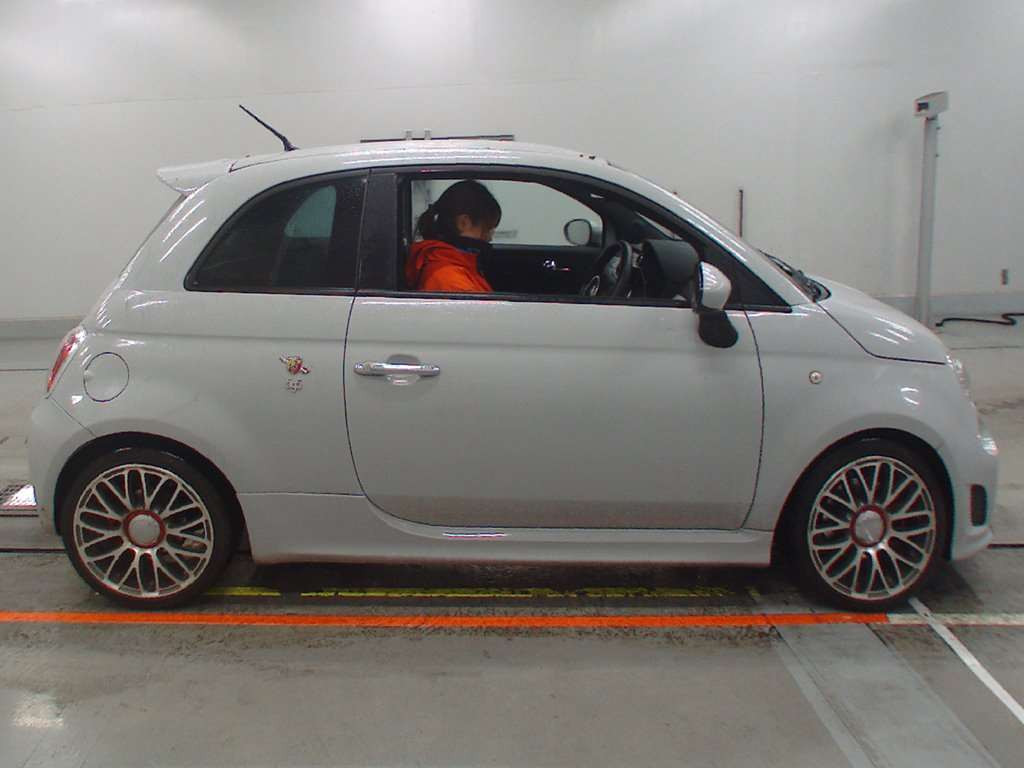 2016 Abarth Abarth 595 312142[2]