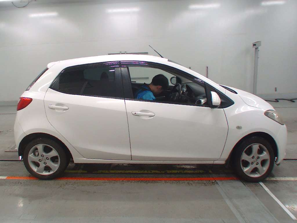 2010 Mazda Demio DE3FS[2]