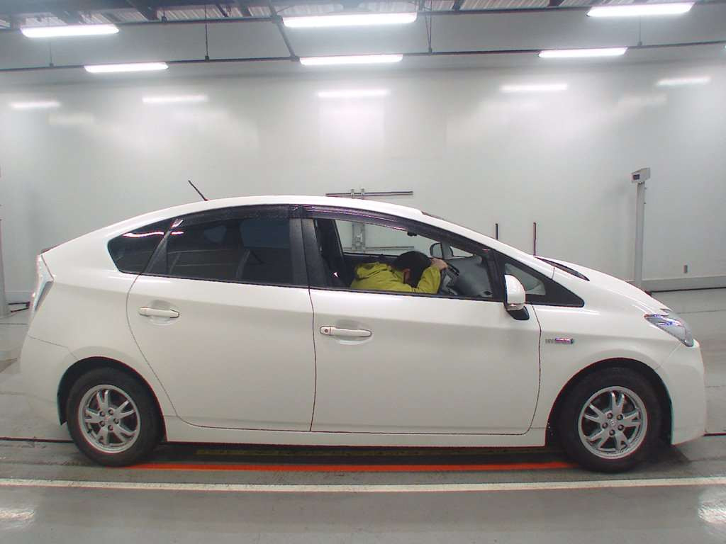 2010 Toyota Prius ZVW30[2]