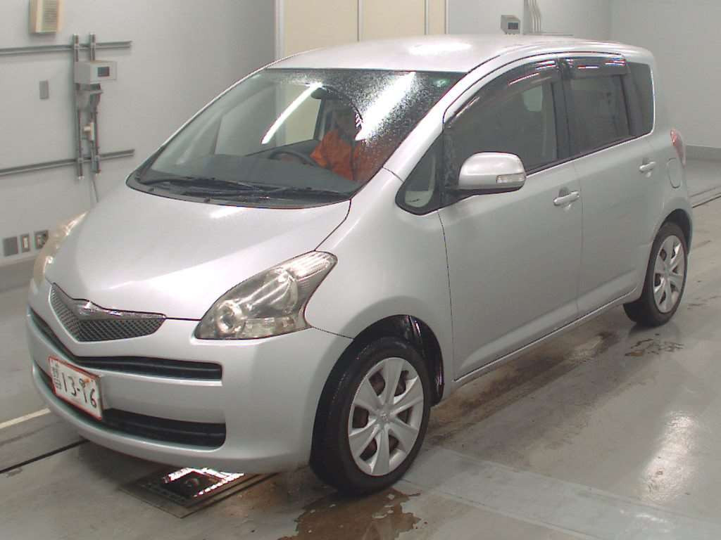 2010 Toyota Ractis SCP100[0]