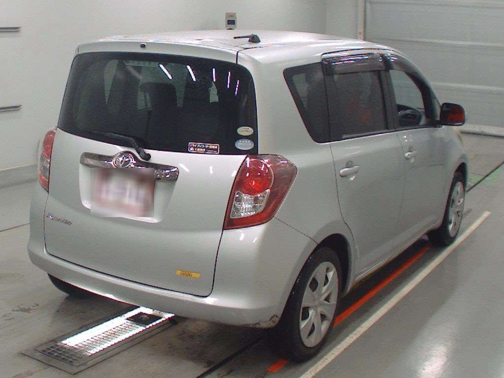 2010 Toyota Ractis SCP100[1]