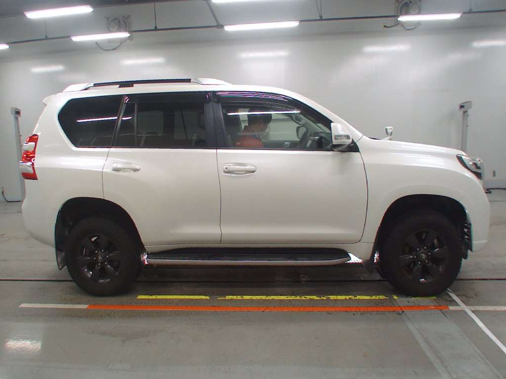 2014 Toyota Land Cruiser Prado TRJ150W[2]