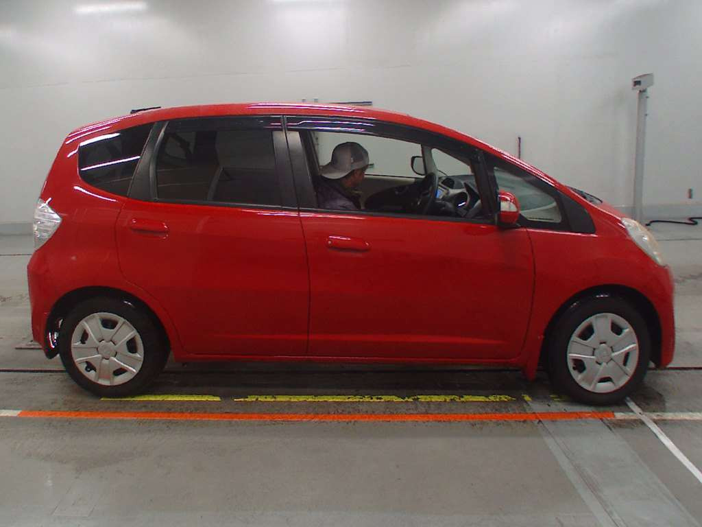 2012 Honda Fit Hybrid GP1[2]