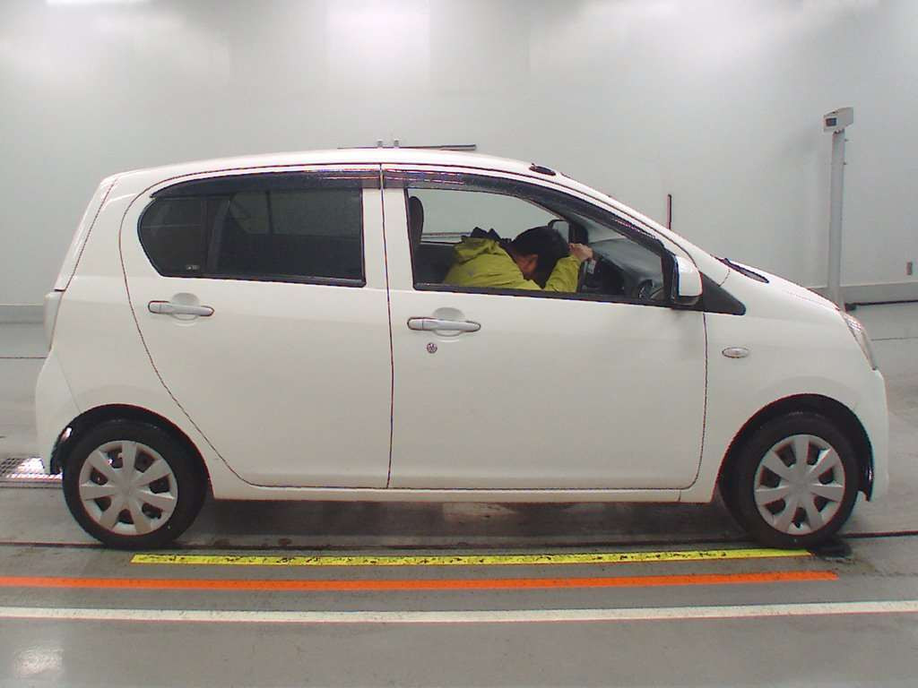 2012 Daihatsu Mira es LA300S[2]