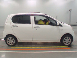 2012 Daihatsu Mira es