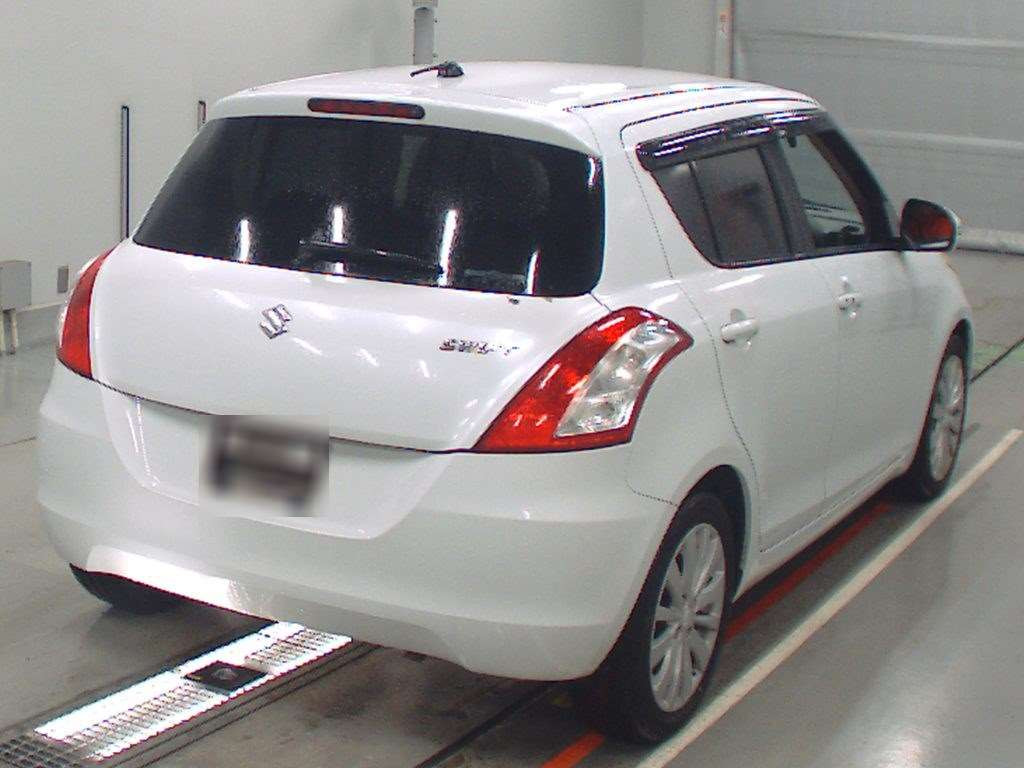 2011 Suzuki Swift ZC72S[1]