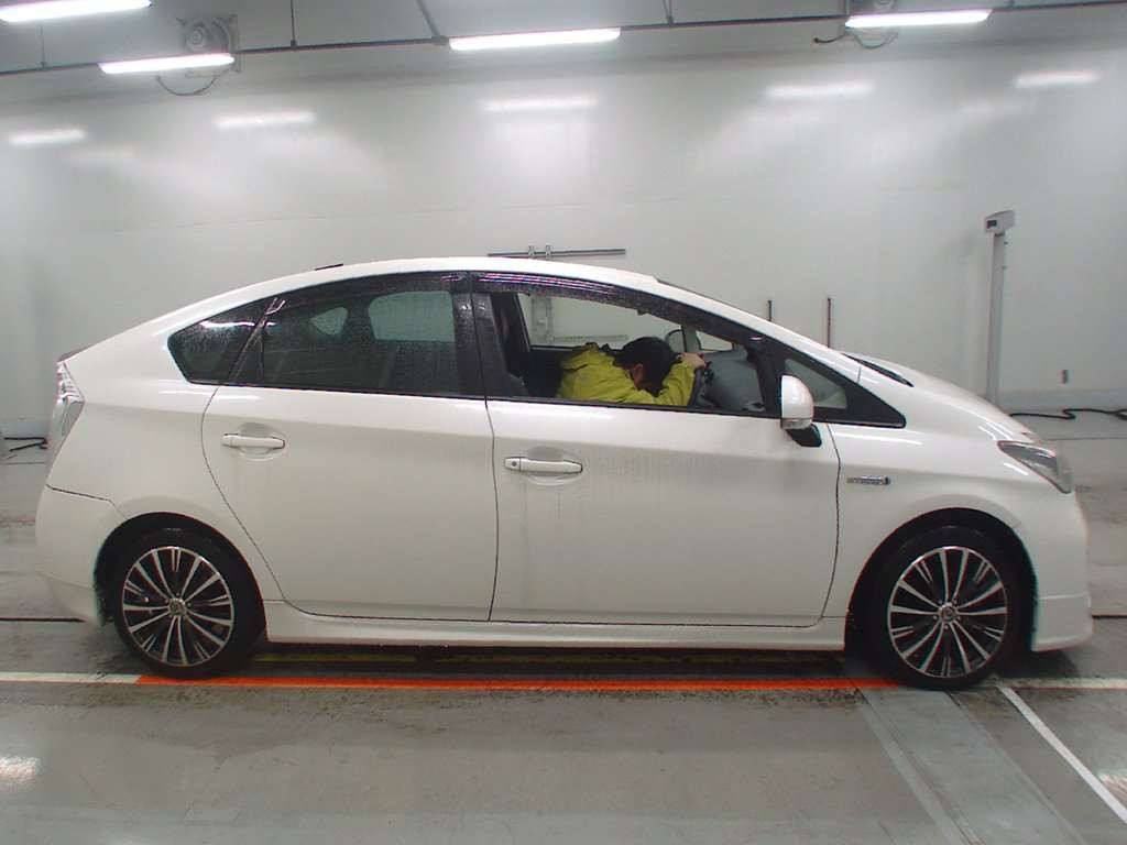 2012 Toyota Prius ZVW30[2]