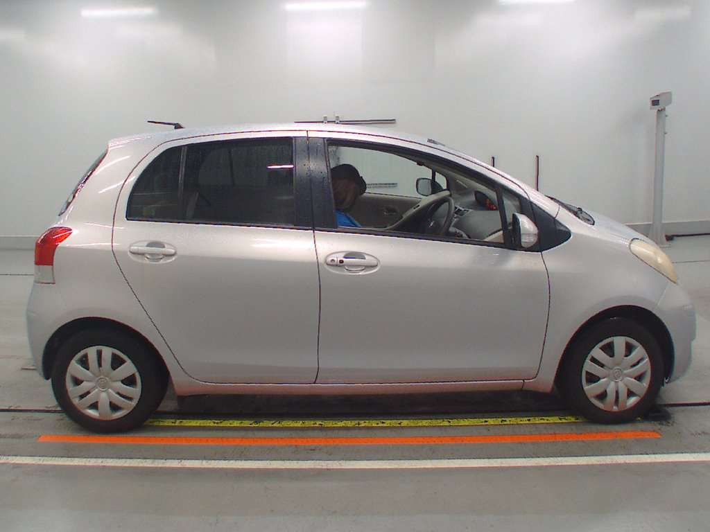 2008 Toyota Vitz KSP90[2]