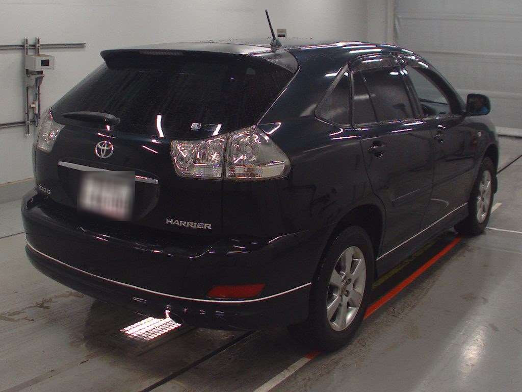 2004 Toyota Harrier ACU30W[1]