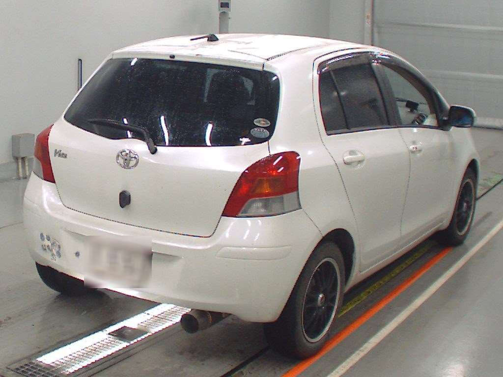 2008 Toyota Vitz SCP90[1]