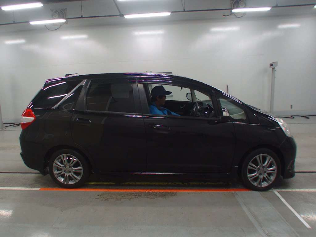 2011 Honda Fit Shuttle GG7[2]