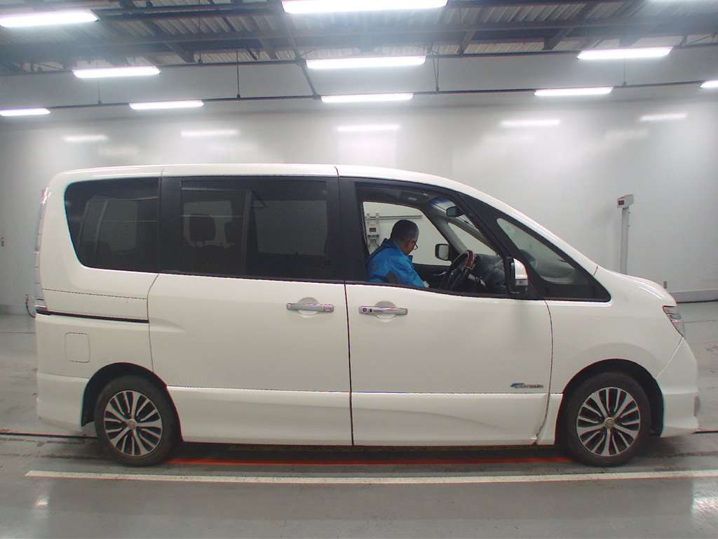 2014 Nissan Serena HFC26[2]