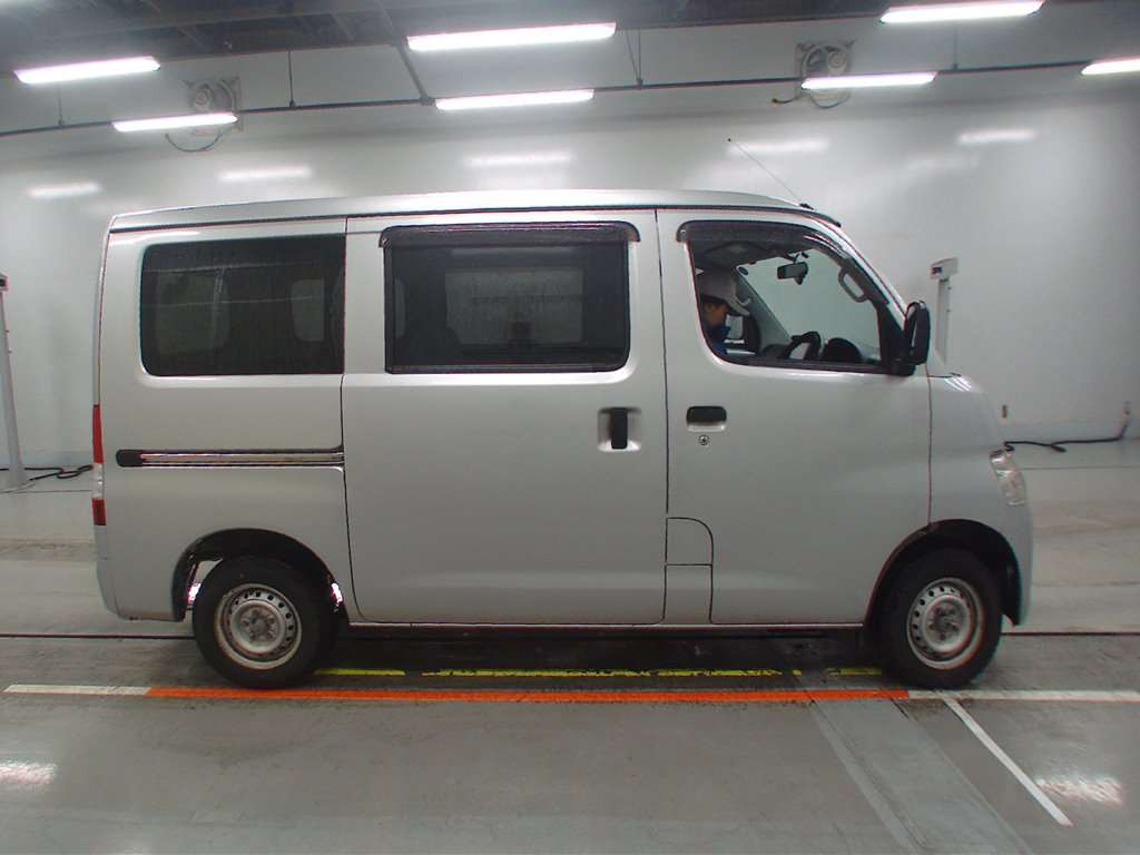 2017 Toyota Townace Van S402M[2]