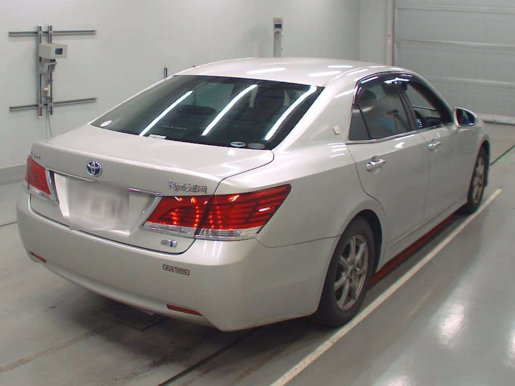 2015 Toyota Crown Hybrid AWS210[1]