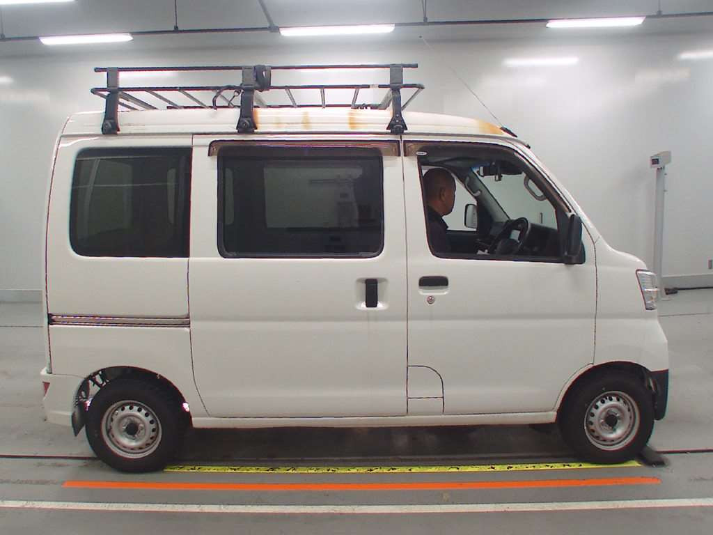 2020 Daihatsu Hijet Cargo S321V[2]