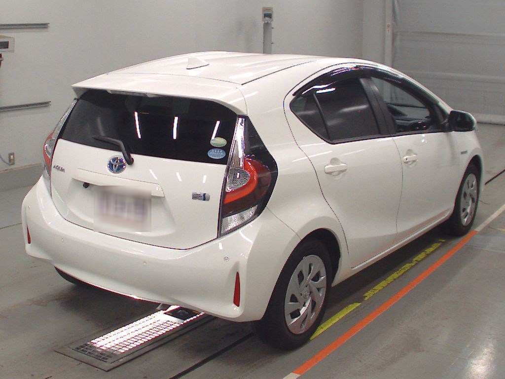 2019 Toyota Aqua NHP10[1]