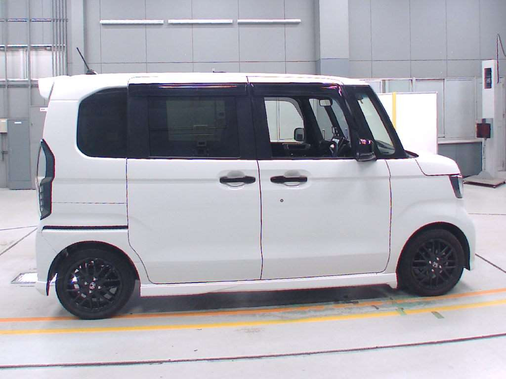 2023 Honda N-BOX CUSTOM JF3[2]